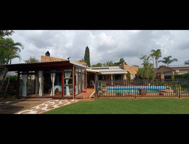 3 BEDROOM HOUSE FOR SALE IN SINOVILLE